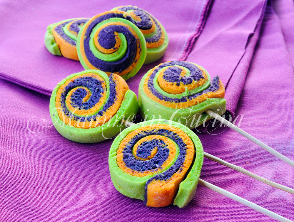 Lolly pops colorati biscotti facili su stecco mamme in cucina