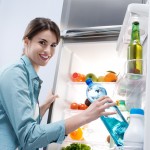 Come sistemare i cibi in frigorifero per averli sempre freschi e ottimizzare i costi