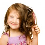 Balsamo per capelli fatto in casa: la ricetta ideale anche per i bambini