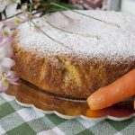 Torta di mandorle e carote: la ricetta con lo yogurt senza burro