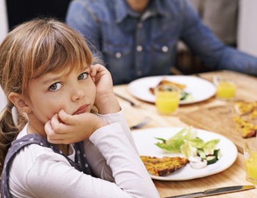 Bambini a tavola: utili consigli per i genitori