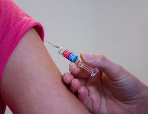 Vaccini, quando si devono rimandare?