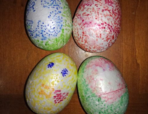Come decorare le uova con la tecnica del puntinismo