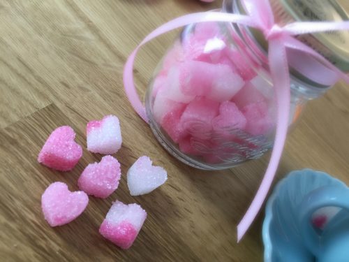 Cuoricini di zucchero – come creare delle zollette di zucchero a forma di cuoricino in pochi minuti!