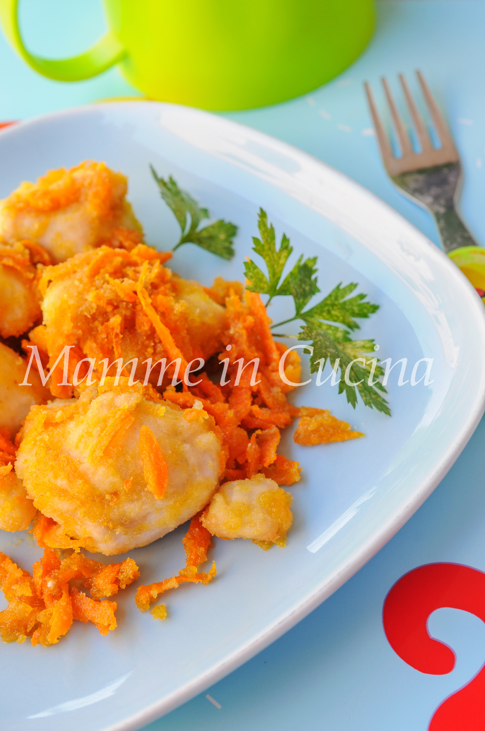 Bocconcini di pollo e carote croccanti in padella mamme in cucina