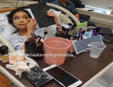 Make up artist si trucca durante il travaglio