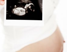 L’incredibile storia del feto cresciuto con le gambe fuori dall’utero